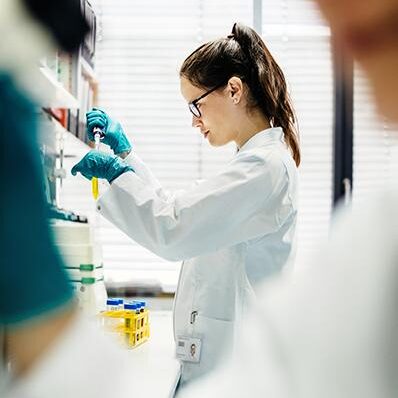 PRO_0422_HealthcareHero_GBL_ENG_398x492